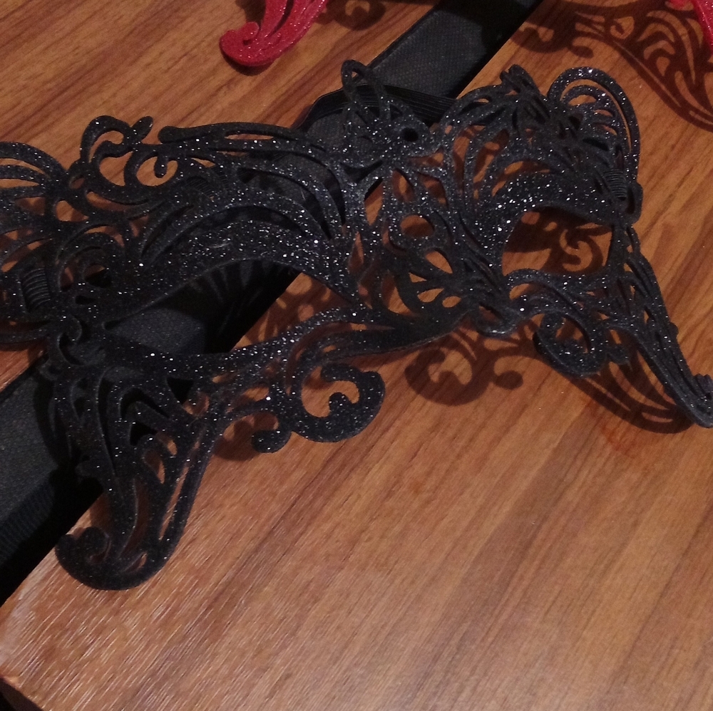 Mask adult one size there will be a  a red one new with tag